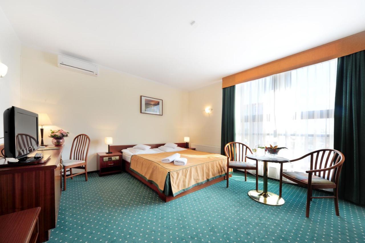 Hotel T&T Poznań Kültér fotó